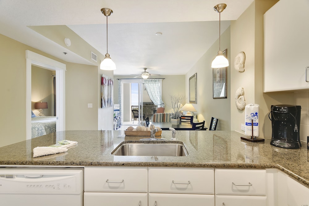 Grand Panama Beach Resort by Book That Condo