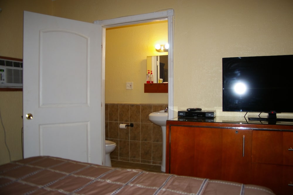 Holiday House Motel