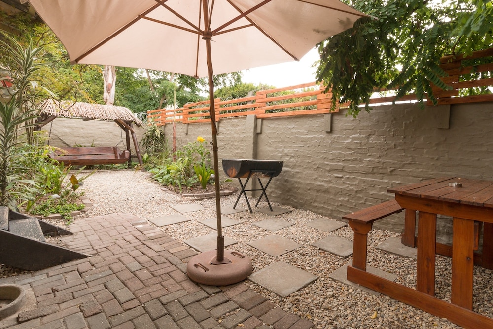 Inyathi Guest Lodge & Self Catering Chalets