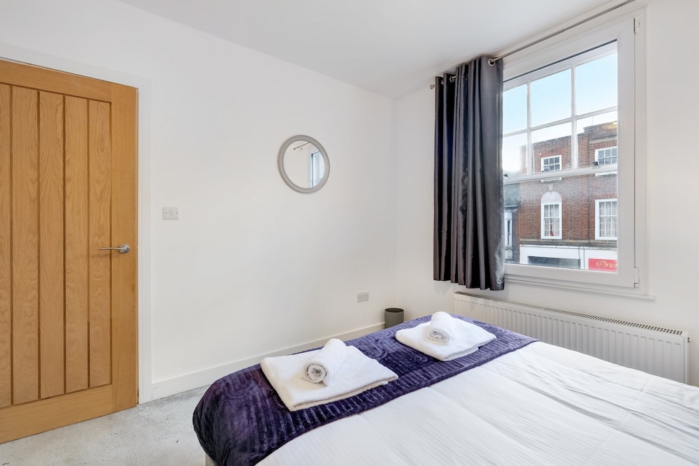 Eastons 2 Bedroom Apt. with Sofa Bed