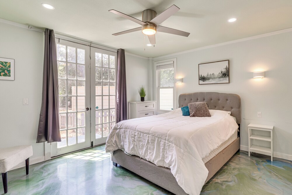 2 Mi to Lake Bastrop! Modern Lost Pines Retreat