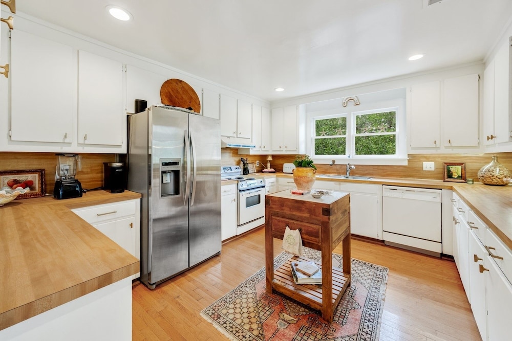 Sunny Pointe 4 Bedroom Home