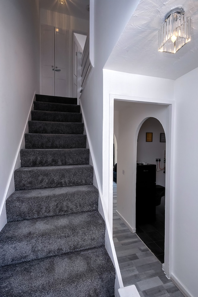 I Love London! A Stunning 2 Bed Home Sleeps 1-3!