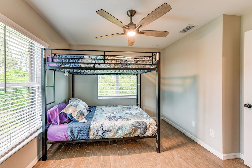 3 Mi to Public Beach: Port Charlotte Getaway!