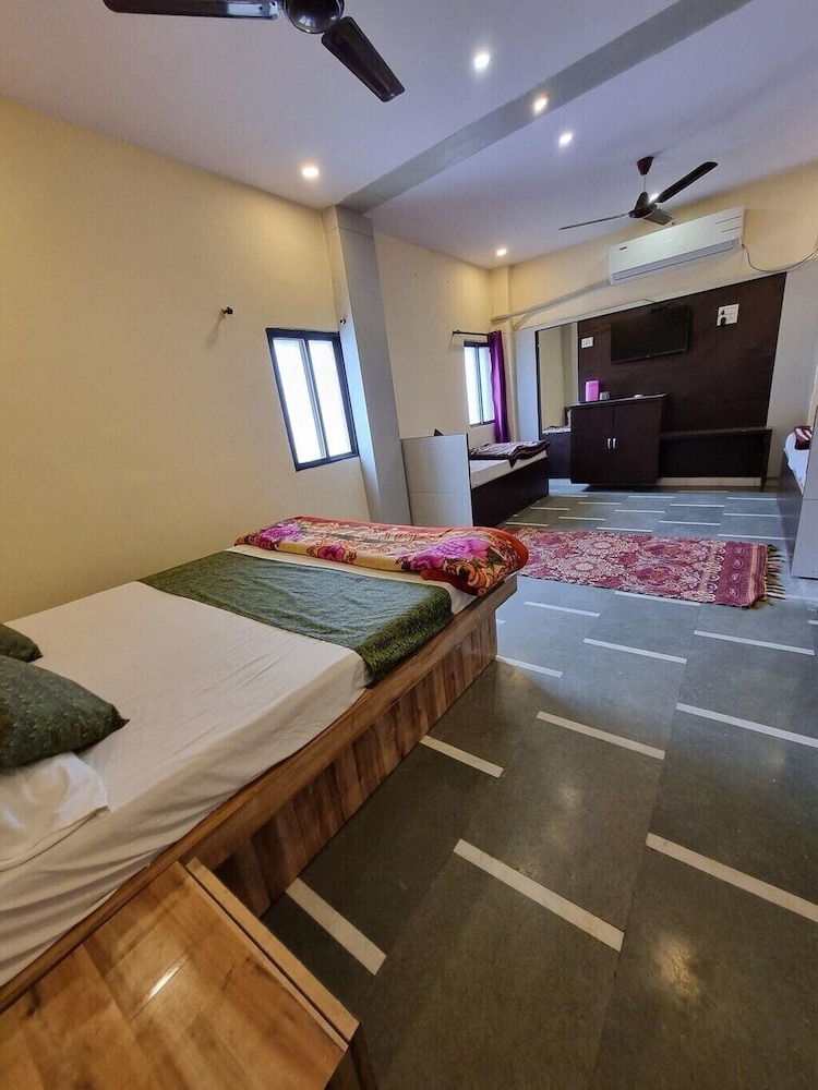 Hotel Shree Shivtam