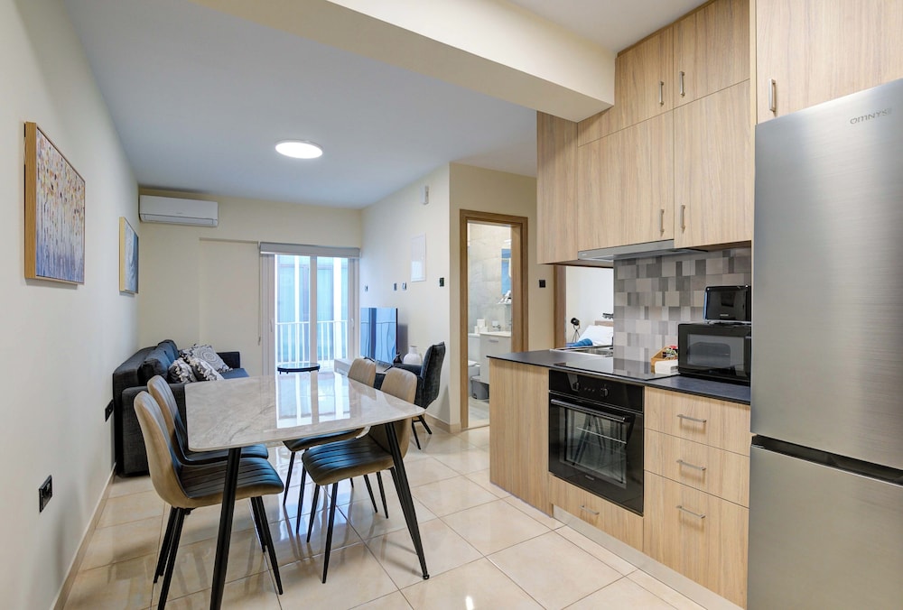 74 Prokymea- Steps From the Sea, Downtown, Balcony