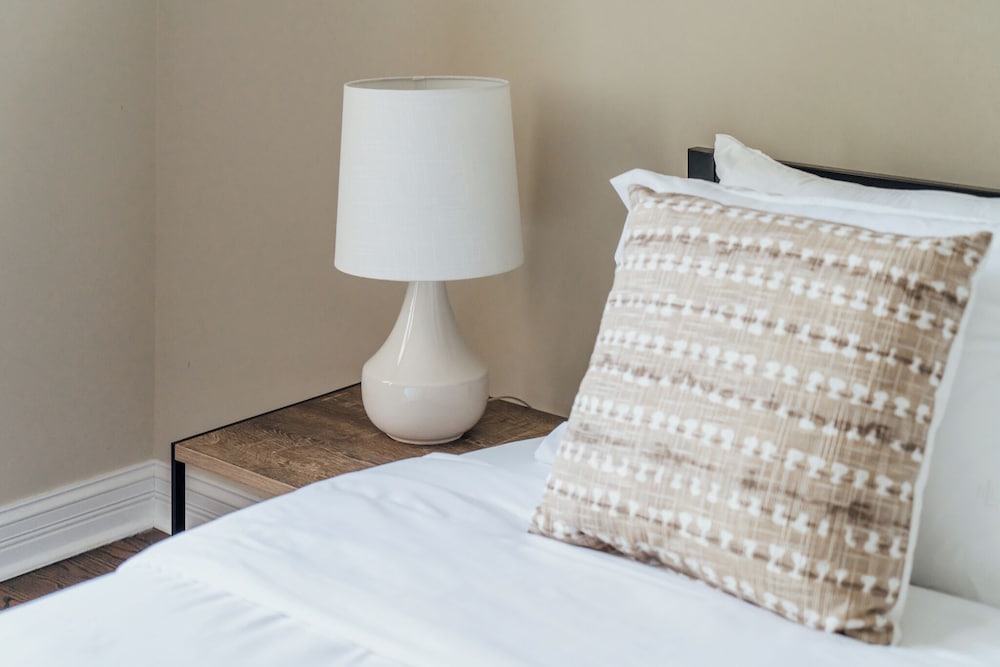 Homey 2BR - Central Charming