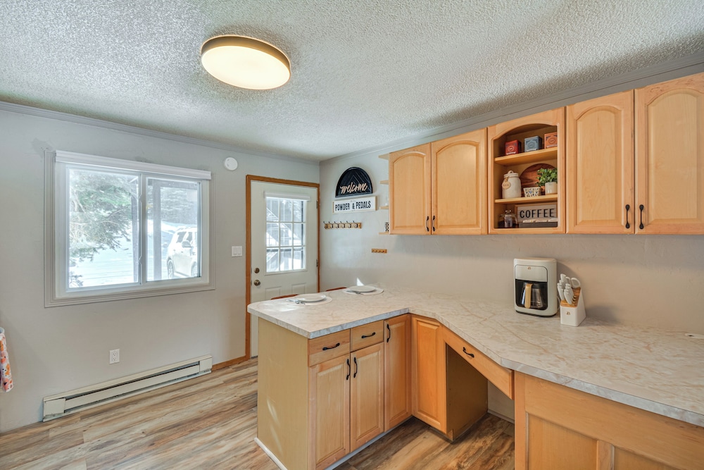 Breckenridge Area Condo w/ Mountain Views