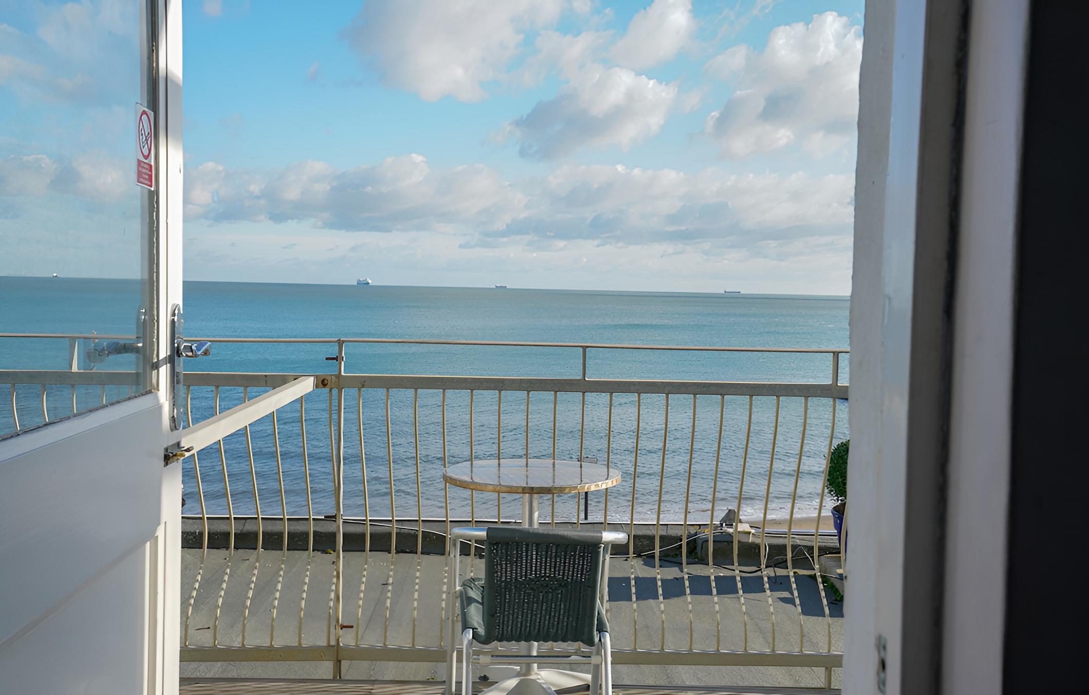 OYO Shanklin Beach Hotel