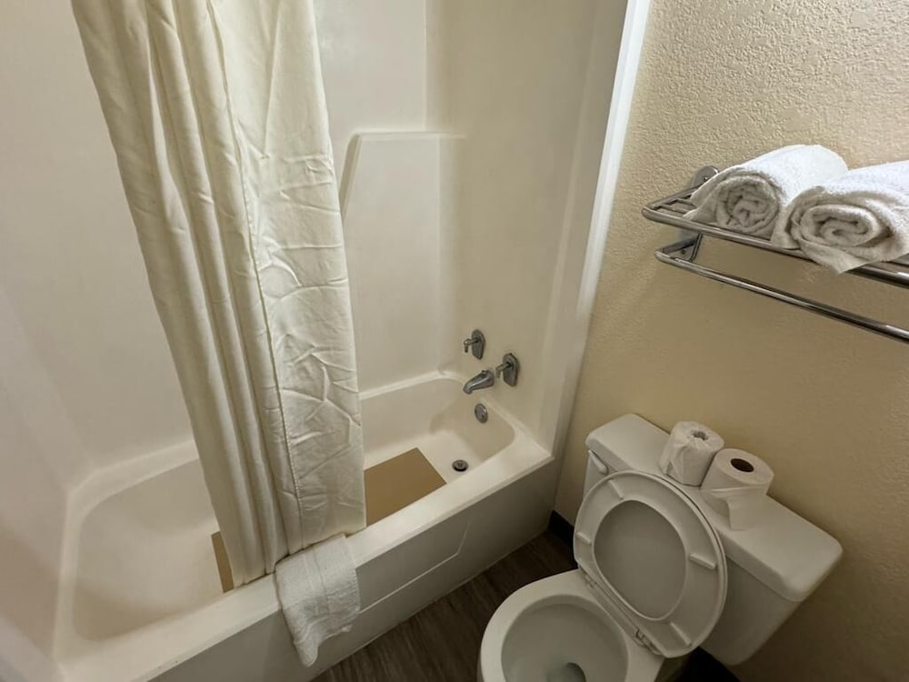 Milledgeville Vacations - Heritage Inn Milledgeville GA - Property Image 8