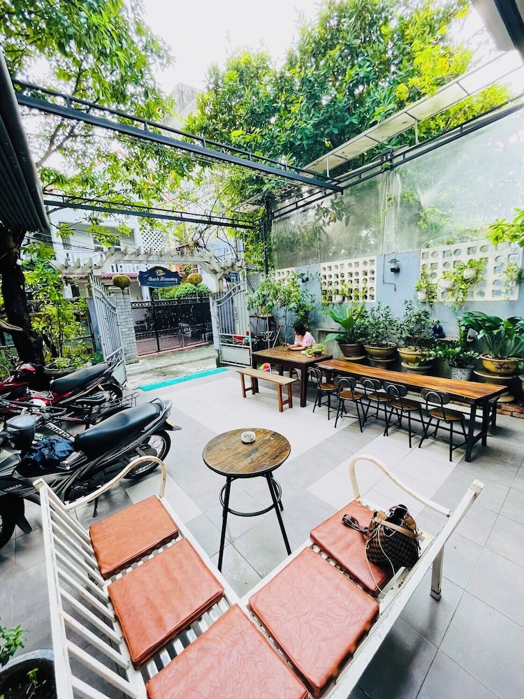Shark Hotel - Hostel