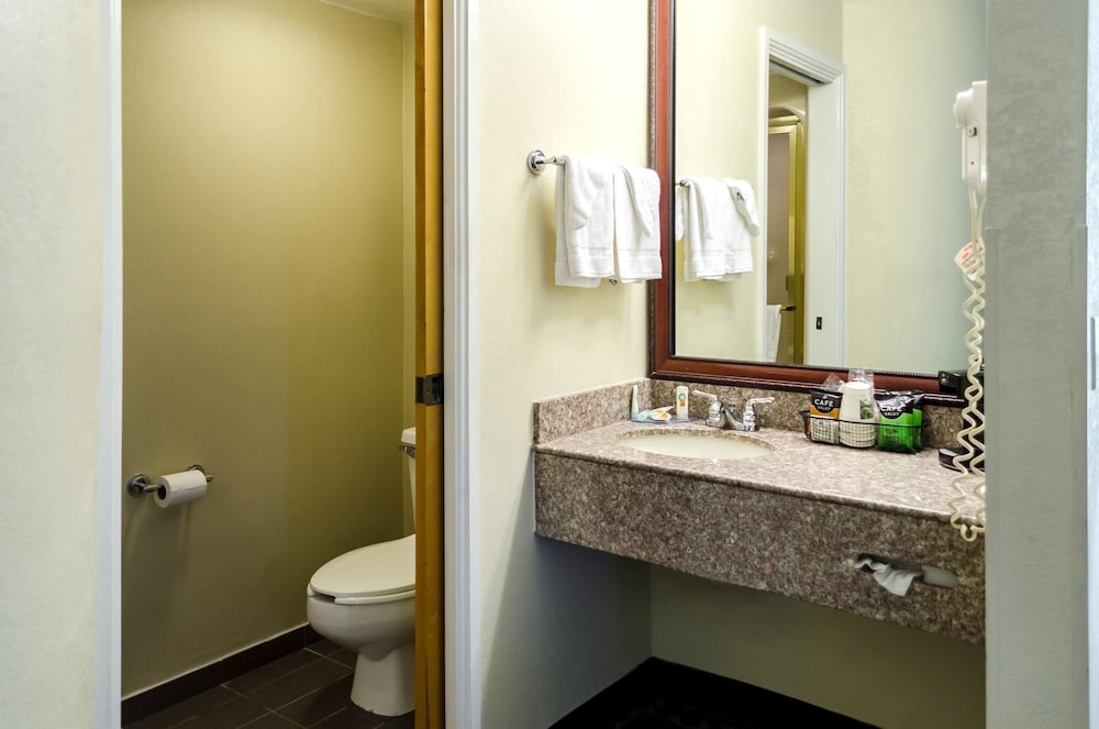 Meridian Vacations - Quality Inn Meridian - Property Image 16