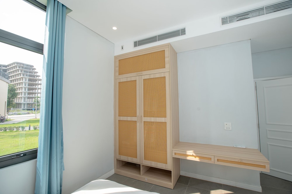 Solar LuxStay Villa - Long Beach