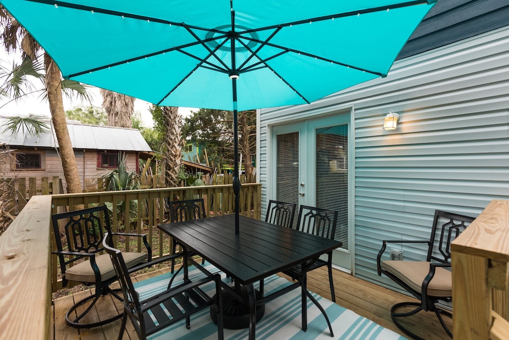 Charming Downtown Cottage 3 Bedroom Home