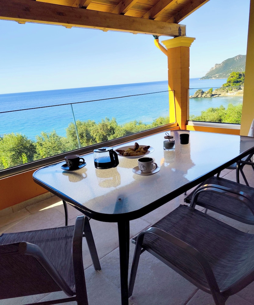 La Casa di Kosta Luxury Apartment, Kontogialos Beach, sea Views