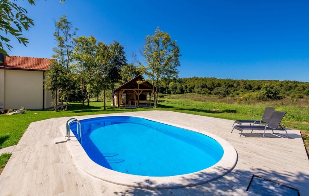 Blue House - Shared Pool - H