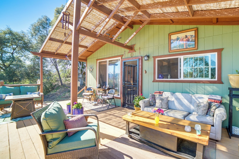 Hot Tub + Fire Pit: Secluded Dos Rios Escape!