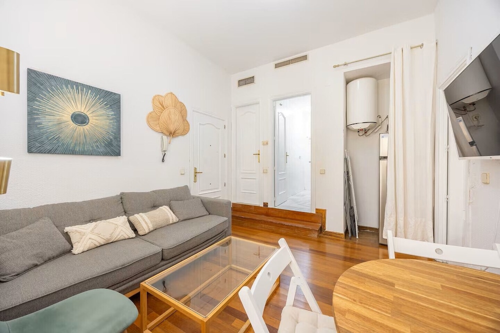 Toro 4 in Madrid With 1 Bedrooms and 1 Bathrooms