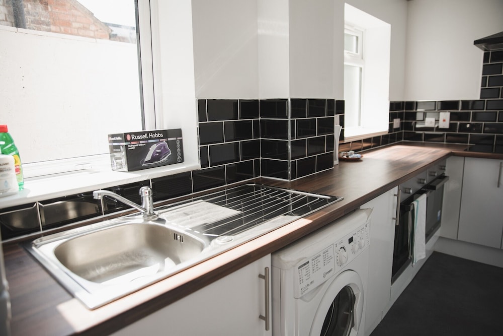 Leicester Vacations - Room in Guest Room - Big Size Room in Leicester City - Property Image 17