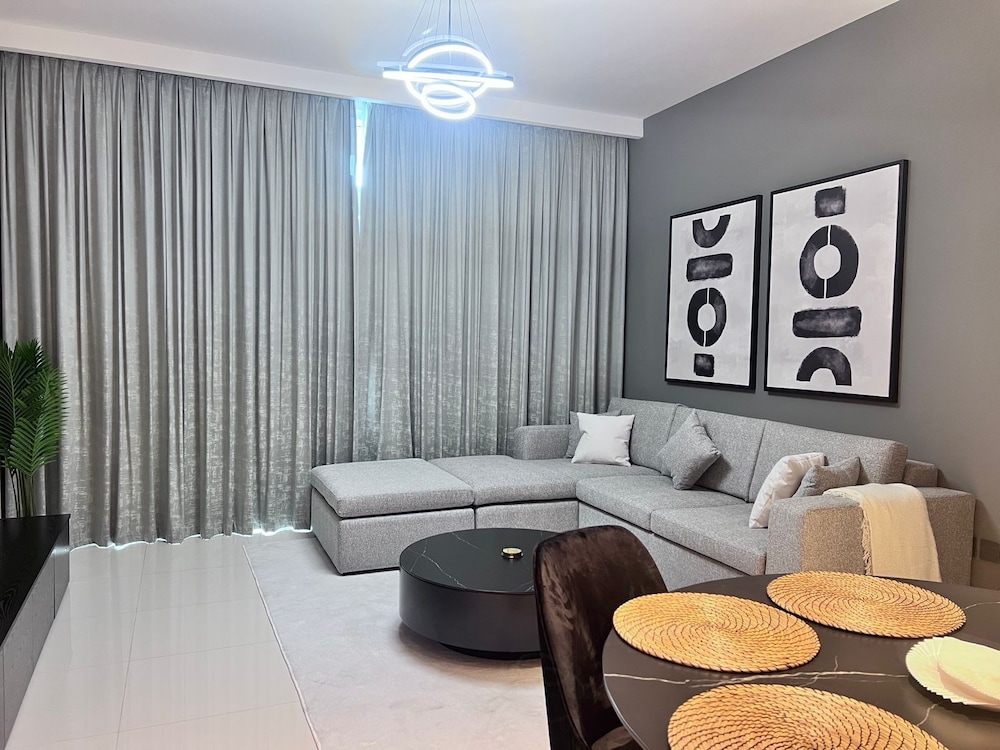2 Bedroom Flat Beachfront Palm Jumeirah