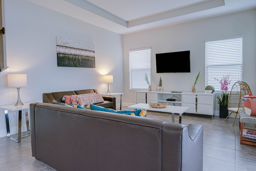 Balmoral Resort-198kb 4 Bedroom Home by RedAwning view 4