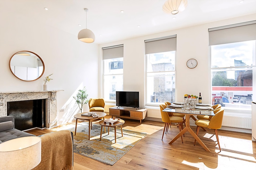 Urban Luxury in the Heart of Chelsea - King Bed!