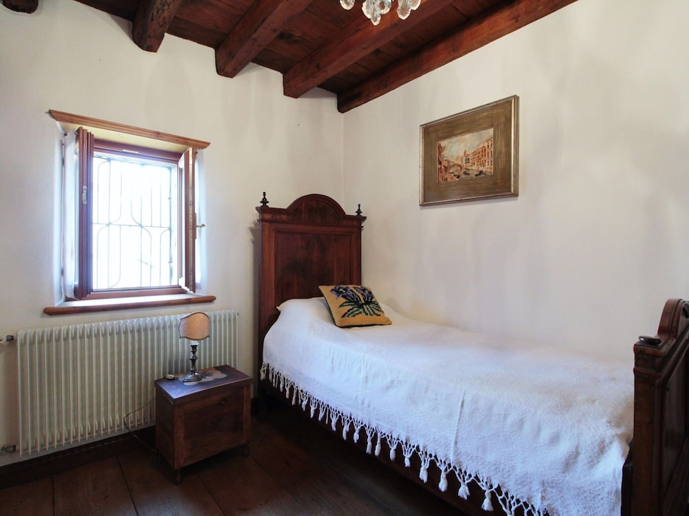 Charming Alpine Retreat for 9 photo 2