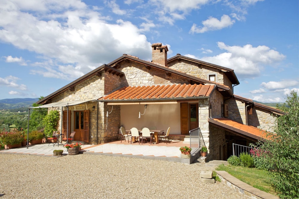 Wonderful private villa for 10 people with private pool, WIFI, TV, terrace, pets allowed and par...