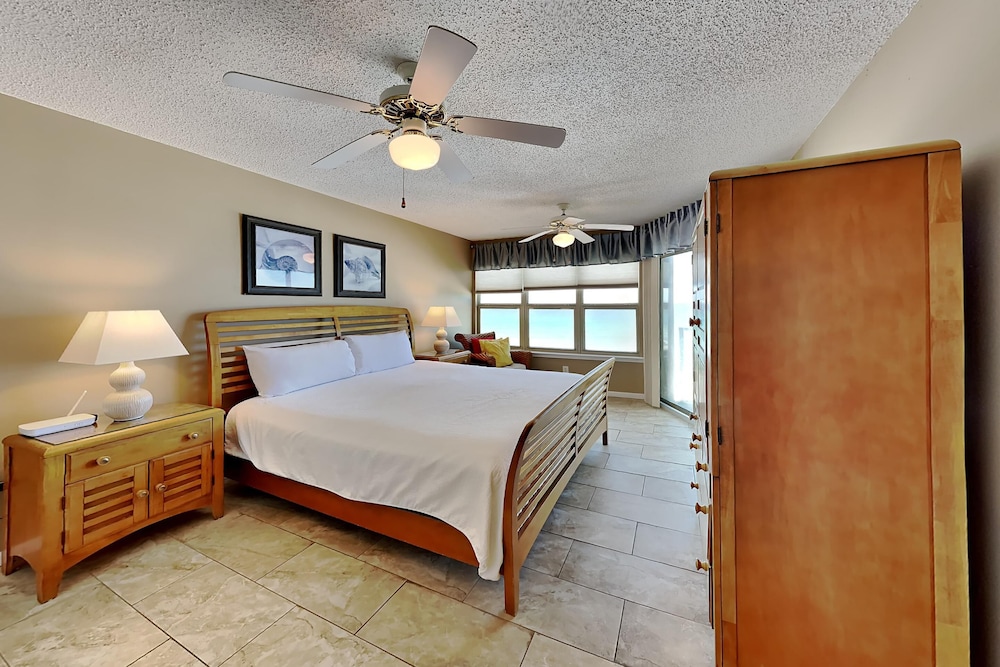 Emerald Towers West by Southern Vacation Rentals view 4