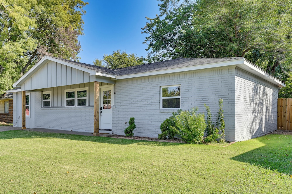 12 Mi to BOK Center: Pet-friendly Home w/ Yard!