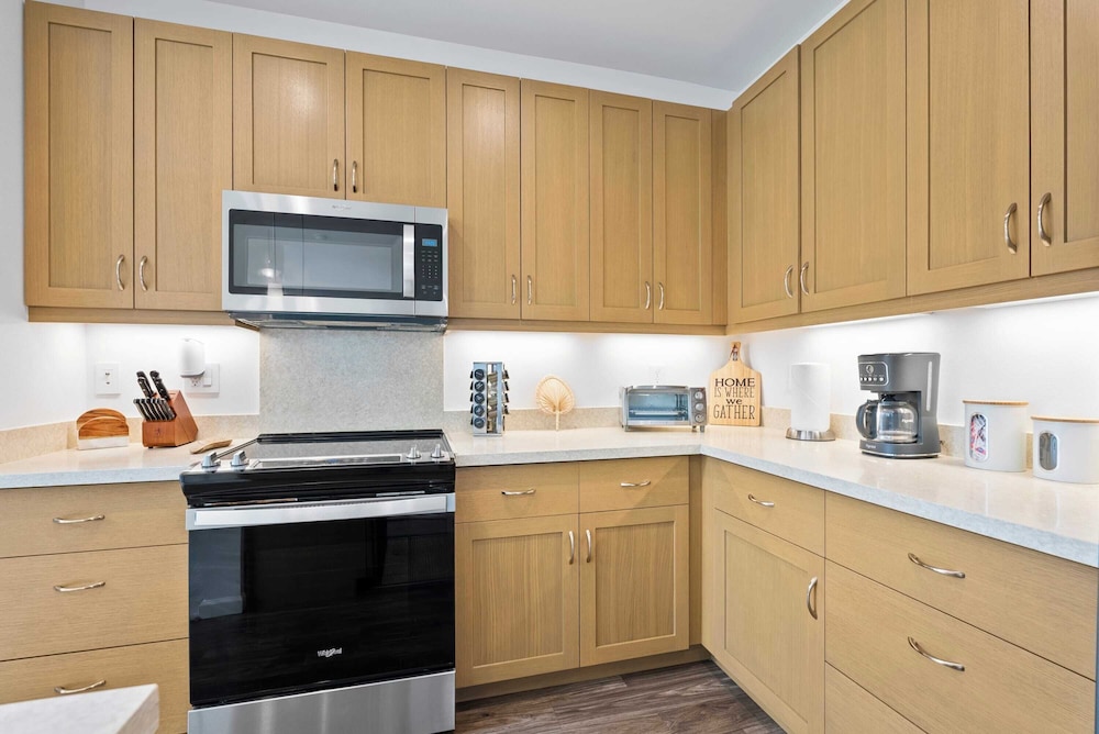 @marbella Lane - Elegant 3BR w/ Marvelous Views