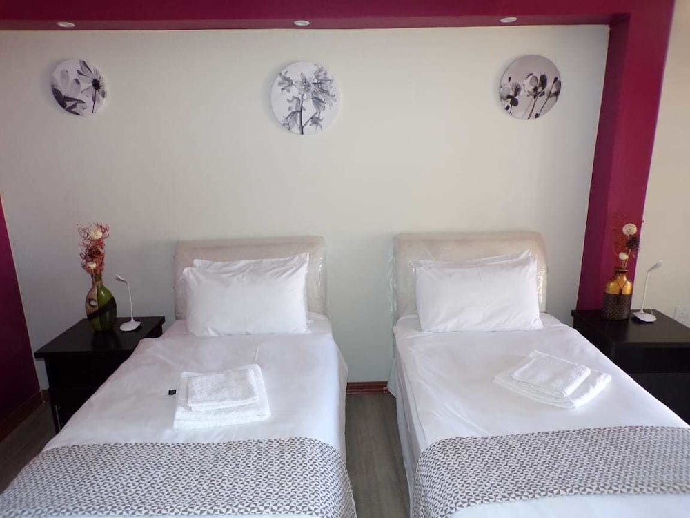 Joy Guesthouse Mabote view 4