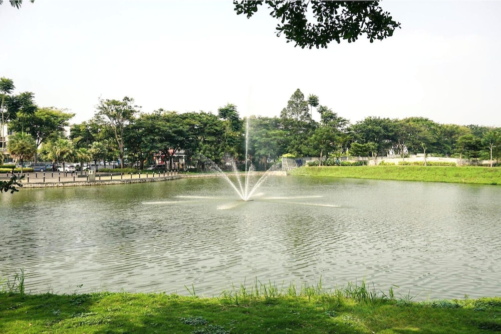 Lush Lakeside - Citra Luxury Apartments