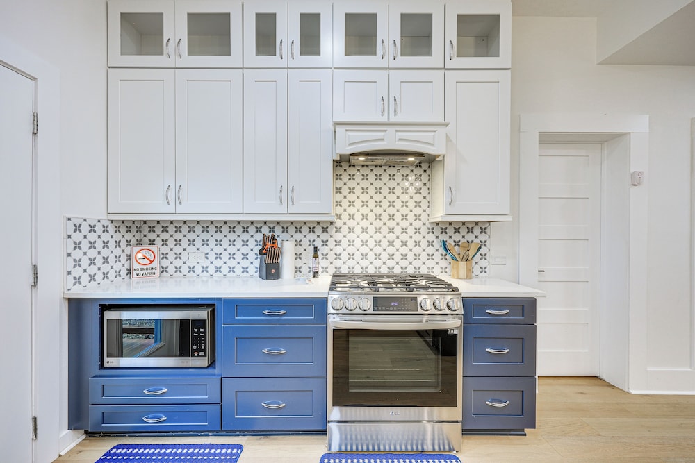 Near Zoo & Riverwalk: Spacious Home w/ Heated Pool