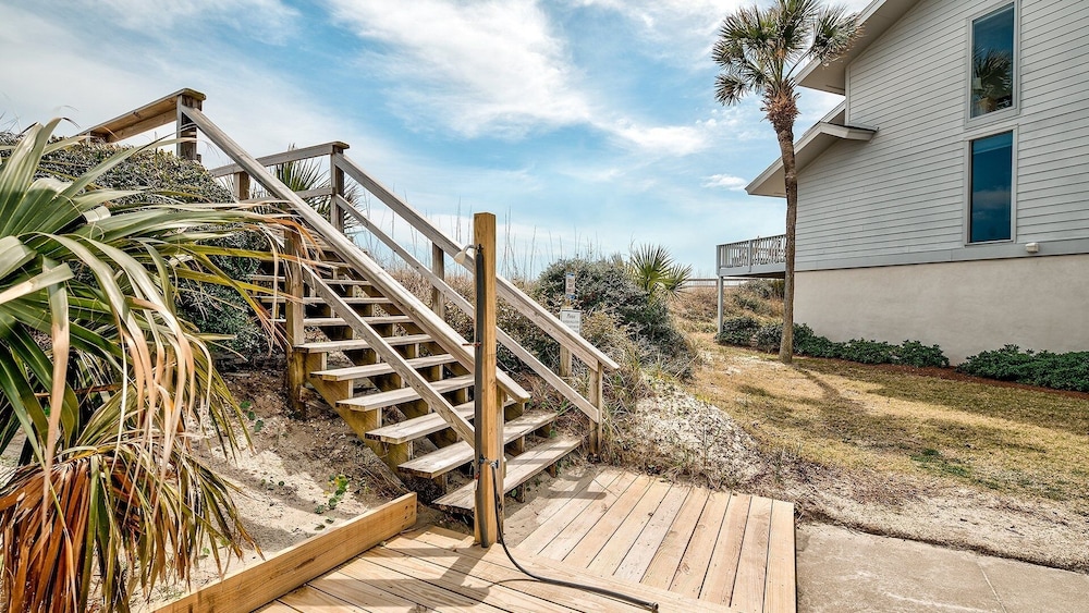 Penthouse Oceanfront Villa At Inlet Point On Litchfield Beach 3 Bedroom Condo by RedAwning