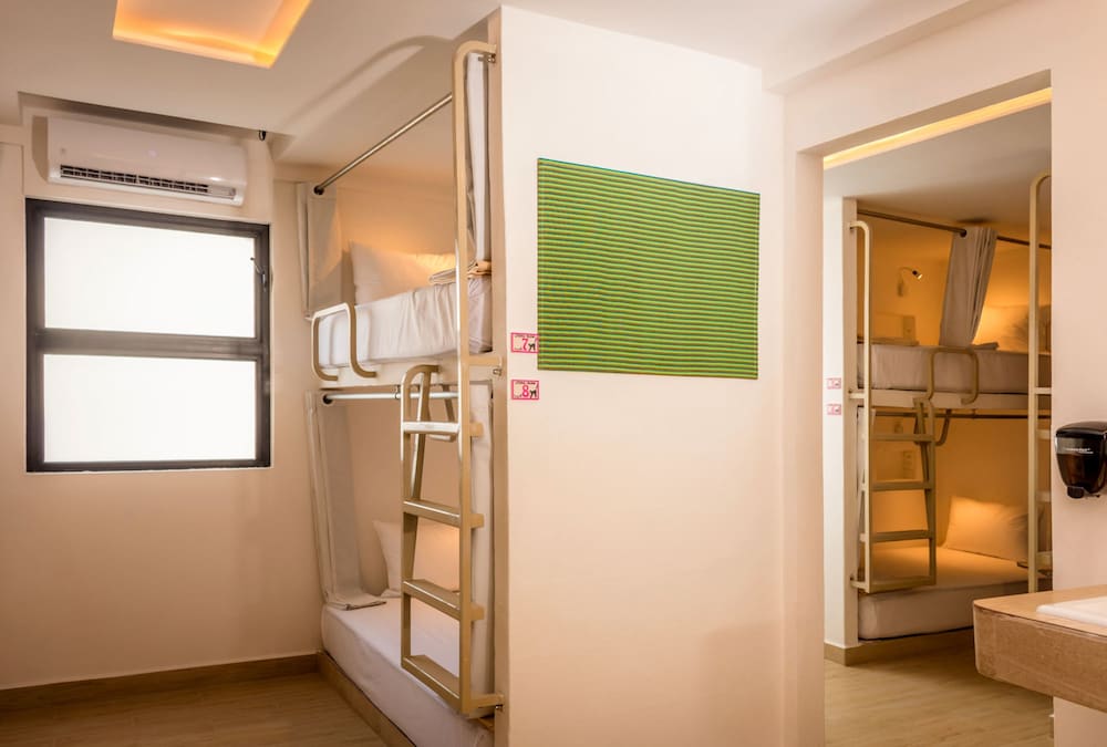 Nomads Party Hotel & Hostel