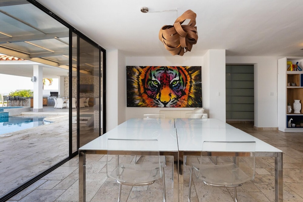 The Wow House by Acomodo