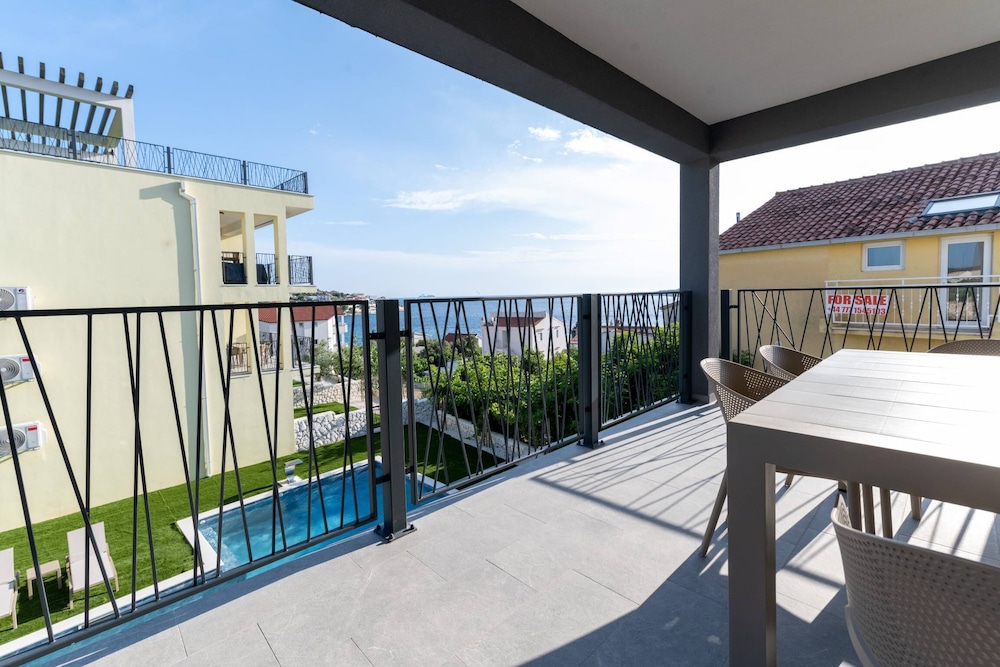 Luxury Living at Horizon Retreat