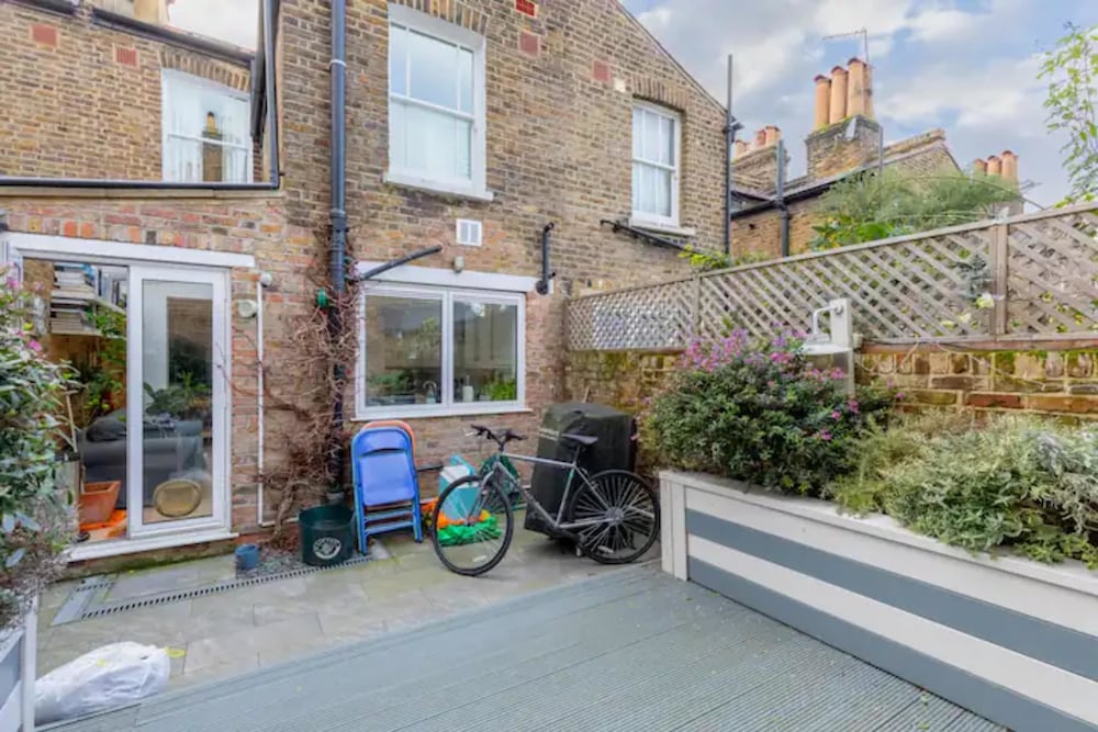 Beautifully Designed 2BD House - by Queen's Park!