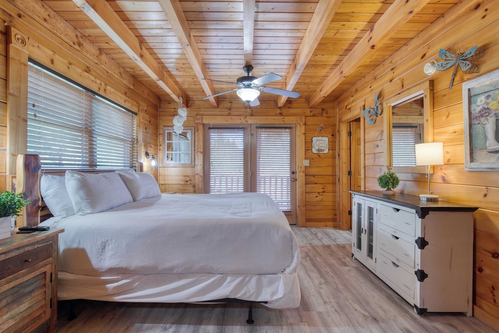 The Big Easy by Avantstay Hot Tub, Game Room, Spacious Deck Premier Location