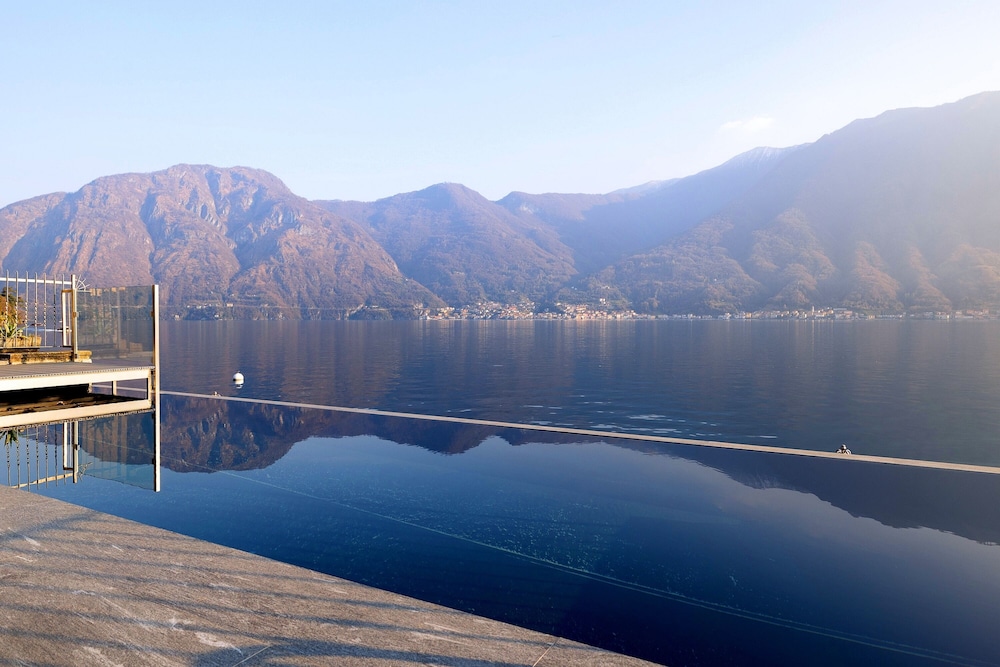 Lakeside Luxury Apartment in Lake Como