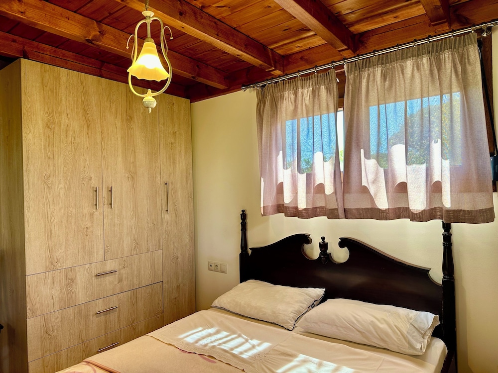 Genari Beach Apartments Garden View Retreat