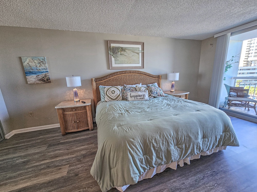 507 South Hampton 2 Bedroom Condo