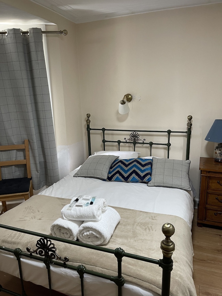 Oxford Vacations - Hollybush Guest House - Property Image 22