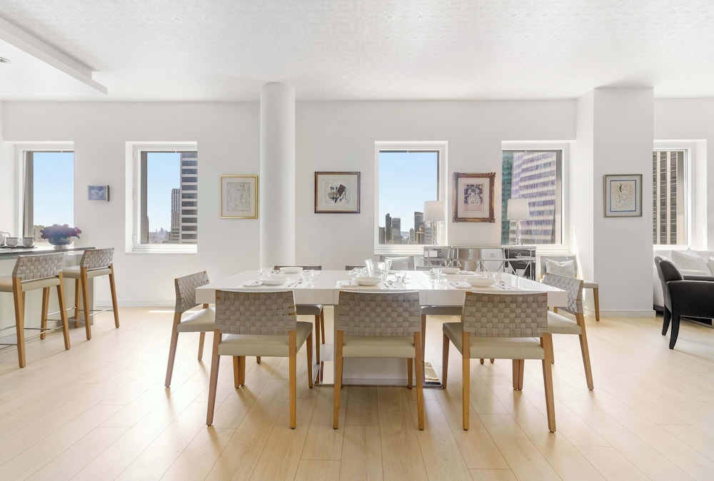 Luxury 4brm 2500 sq ft Penthouse - Walk to Times Square