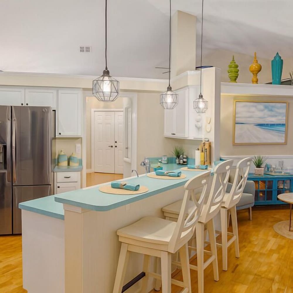 Seahorse Cove - Pool, Gulf Access & Tiki Bar 3 Bedroom Home