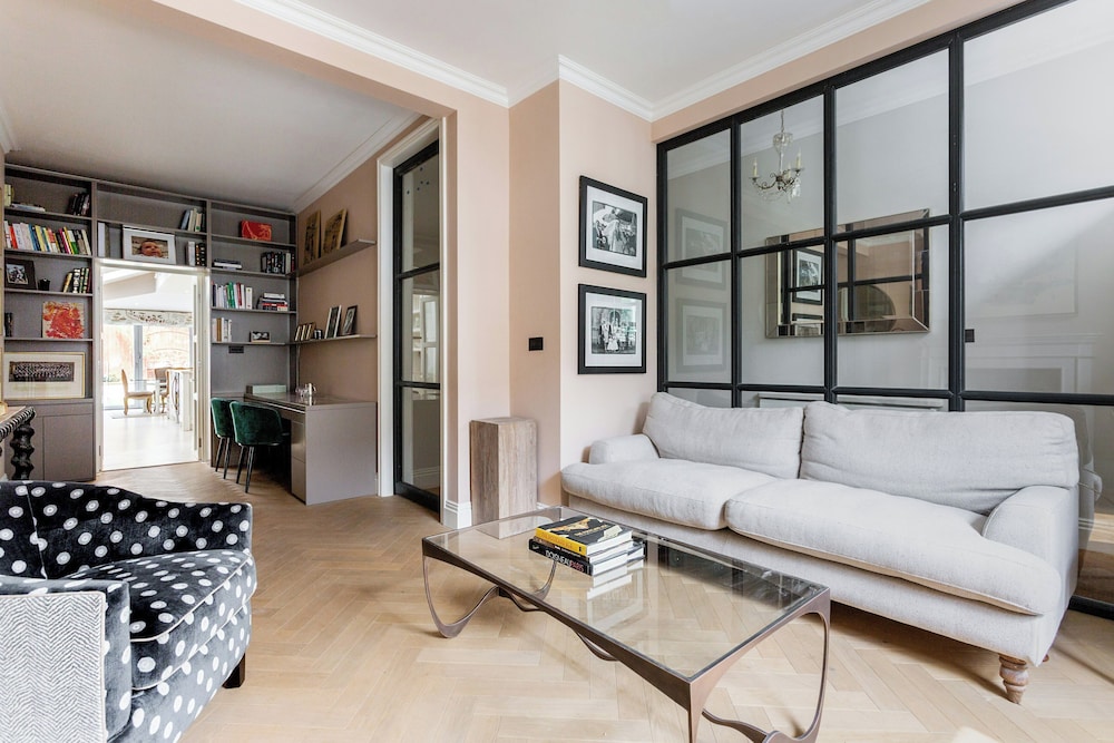 Rigault Road by Onefinestay