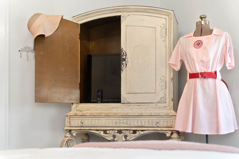 The Pink & Old Clarksville House