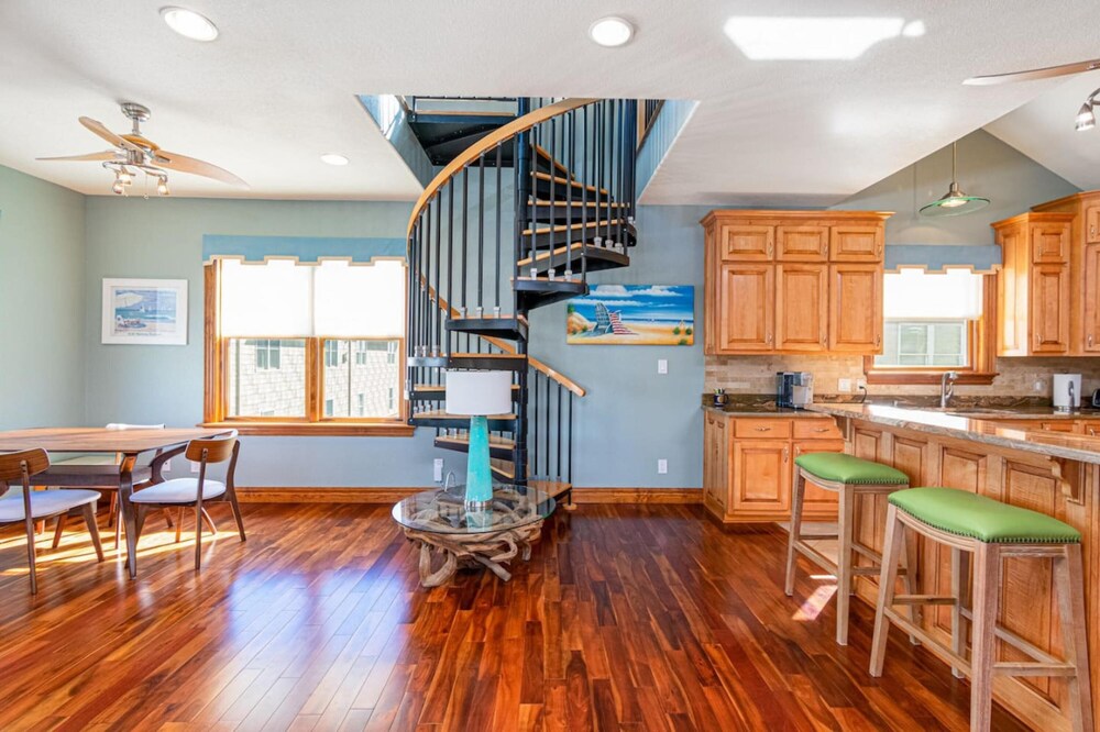 Coastal Destiny - Ocean View Balcony Elevator