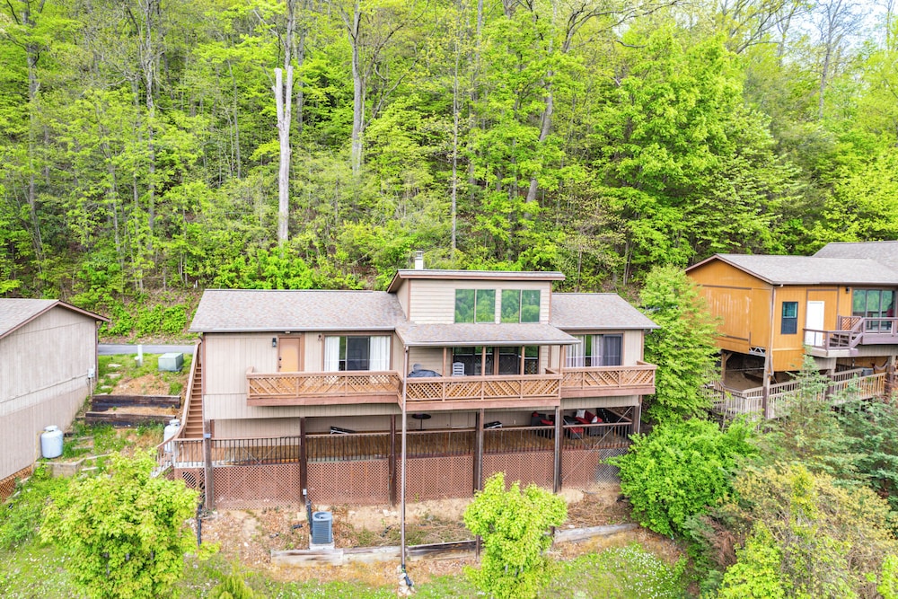 Maggie Valley Mountain Escape w/ Fireplace & Deck! view 4